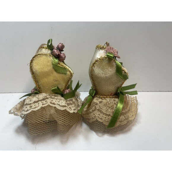 Katherine’s Collection Wayne Kleski Victorian Ornaments Velvet Lace Set Of 2 - Picture 2 of 7